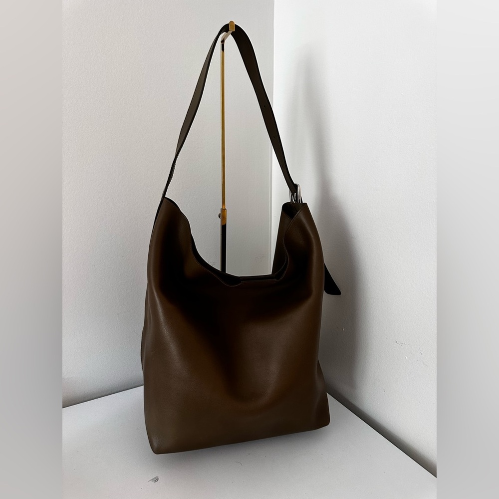 Madewell Essential Extra Large Bucket Bag